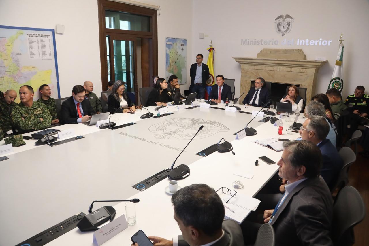 Gobierno instaló PMU nacional para monitorear elecciones del 8 de marzo en todo el país El ministro del Interior, Armando Benedetti, instaló este viernes el Puesto de Mando Unificado (PMU) nacional para hacer seguimiento al desarrollo de las elecciones legislativas y las consultas interpartidistas que se realizarán este domingo 8 de marzo en todo el país.