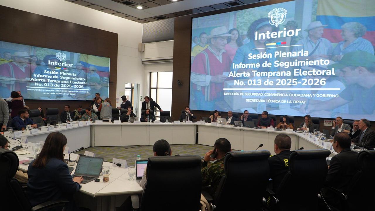 Ministerio del Interior rechaza amenazas contra la Defensoría del Pueblo y reafirma la protección de la labor de prevención en derechos humanos El Ministerio del Interior rechaza de manera categórica cualquier amenaza, hostigamiento o acto de intimidación que pretenda obstaculizar o poner en riesgo el ejercicio de las funciones de la Defensoría del Pueblo, así como de las organizaciones nacionales e internacionales que desarrollan labores de prevención de violaciones a los derechos humanos y de infracciones al Derecho Internacional Humanitario.