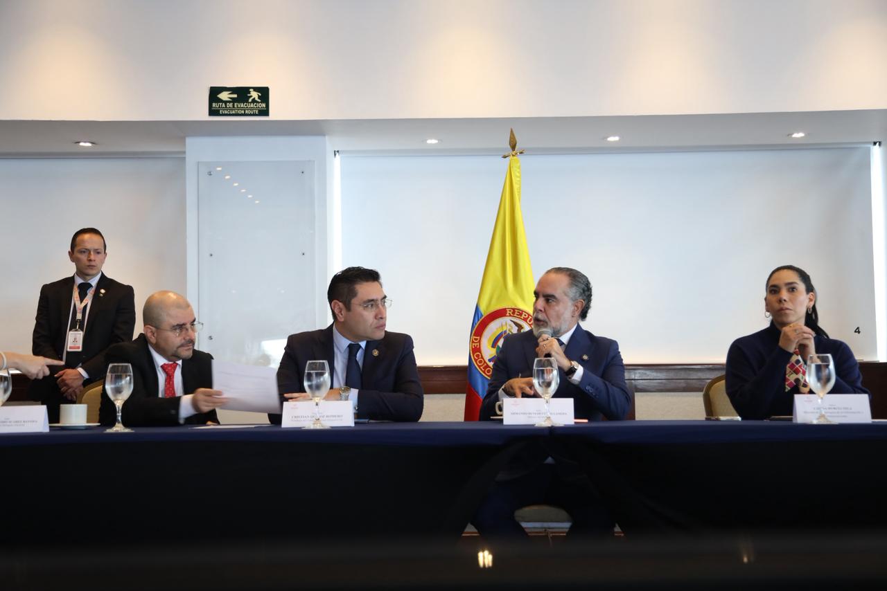 “Pedimos una verdadera auditoría” Benedetti solicita acceso técnico al software electoral La Comisión Nacional para la Coordinación y Seguimiento de los Procesos Electorales sesiona este miércoles para revisar el avance de las elecciones de Presidente y Vicepresidente de la República, previstas para el próximo 31 de mayo.