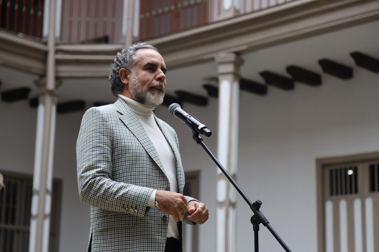 PMU liderado por el Ministerio del Interior reporta 940 denuncias por posibles delitos electorales En el marco del Puesto de Mando Unificado (PMU) para el seguimiento de la jornada electoral, liderado por el Ministerio del Interior, se presentó un balance preliminar sobre las denuncias ciudadanas recibidas hasta la 1:00 p.m., a través de la Unidad de Recepción Inmediata para la Transparencia Electoral (URIEL).