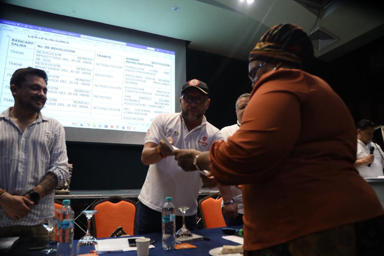 El Gobierno nacional adelantó, junto con la comunidad de San Andrés, un diálogo que permitió aprobar el acta de trabajo de la Mesa de Interlocución, Participación y Seguimiento al cumplimiento de los acuerdos para el bienestar de la comunidad raizal.