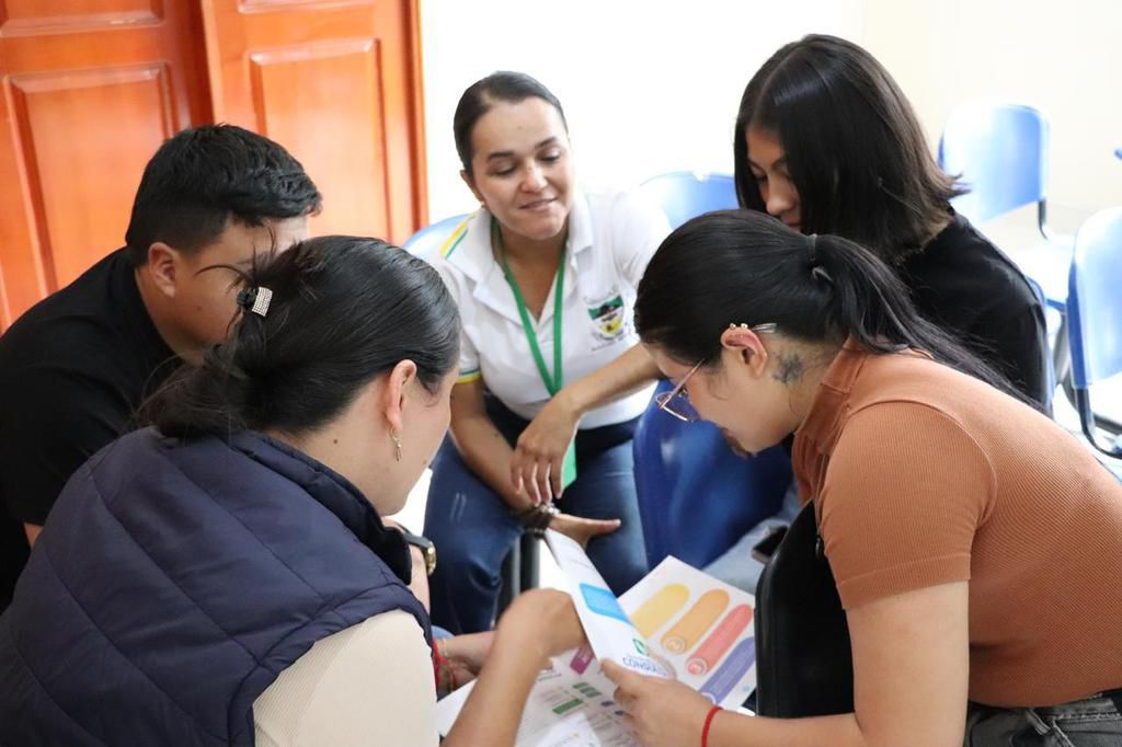 Formación en Consulta Previa fortalece el diálogo entre institucionalidad y comunidades en Mistrató En Mistrató (Risaralda), cerca de 20 funcionarios de la alcaldía participaron en una jornada de formación sobre los fundamentos de la Consulta Previa y su importancia en la toma de decisiones en los territorios