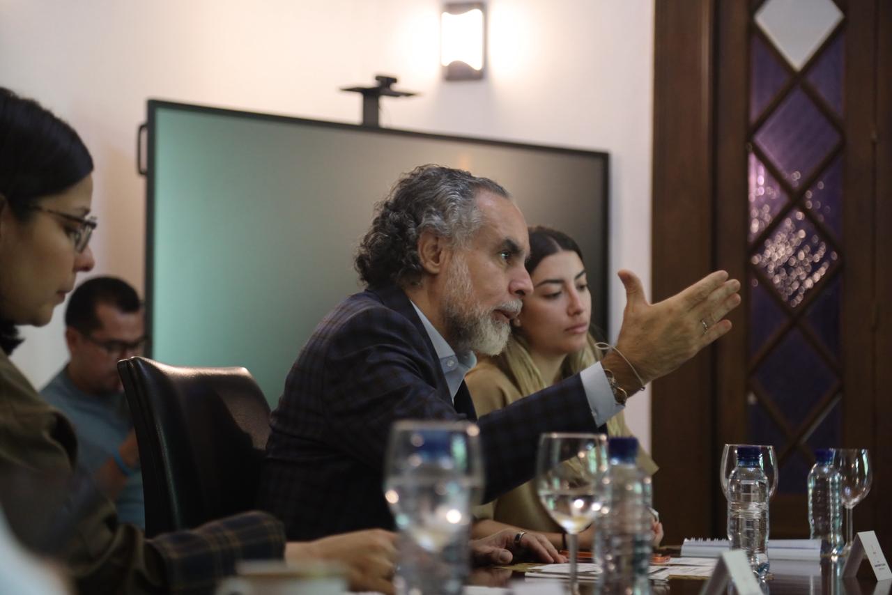 El ministro del Interior, Armando Benedetti, junto con las cabezas del Gobierno Nacional, el Ministerio Público y la cúpula militar, instalaron, este sábado 30 de mayo, el Puesto de Mando Unificado para las elecciones presidenciales 2026-2030. El puesto de mando coordina las actividades que permiten solucionar las alertas que se presentan durante el proceso electoral.