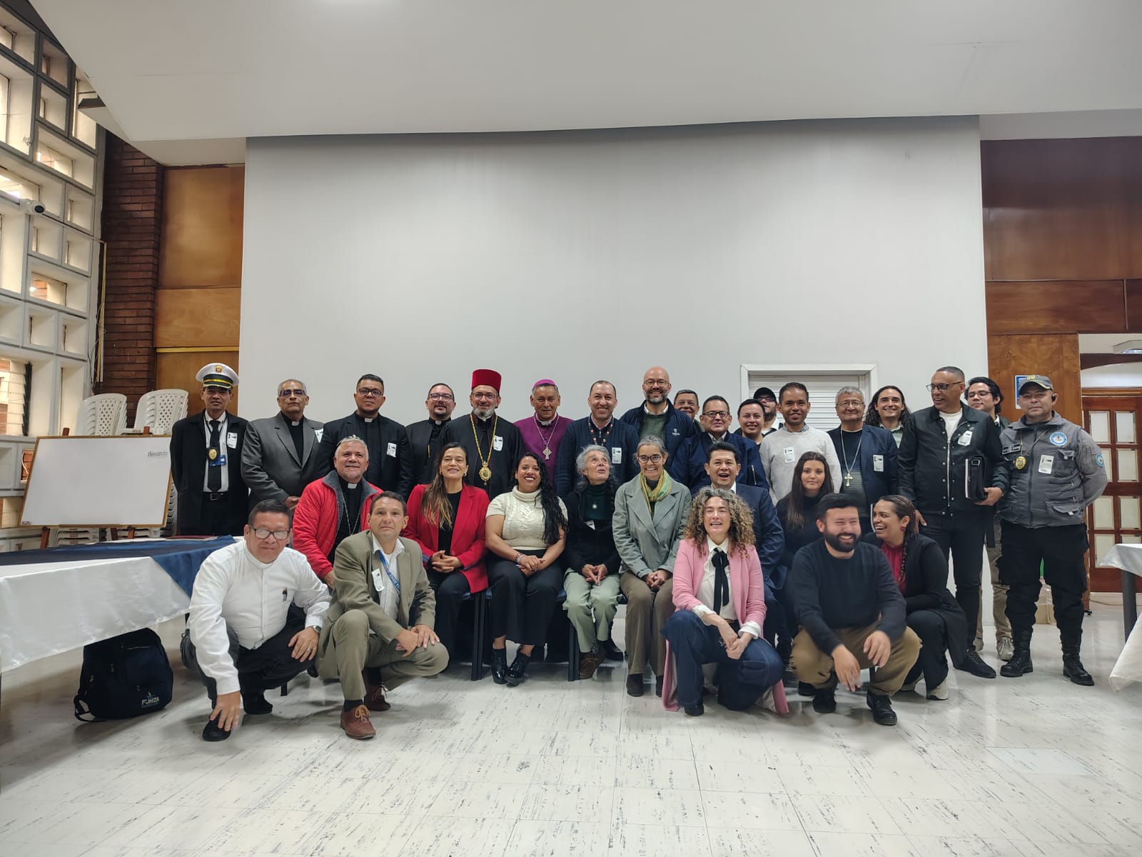 El Ministerio del Interior y el Ministerio de Justicia y del Derecho, en el marco del SINALIBREC, realizaron en Bogotá un encuentro intersectorial con iglesias y organizaciones basadas en la fe. Este diálogo es trascendental para el Gobierno porque fortalece la prevención y atención del consumo de sustancias psicoactivas con un enfoque humanista, de reducción de daños y de justicia social.