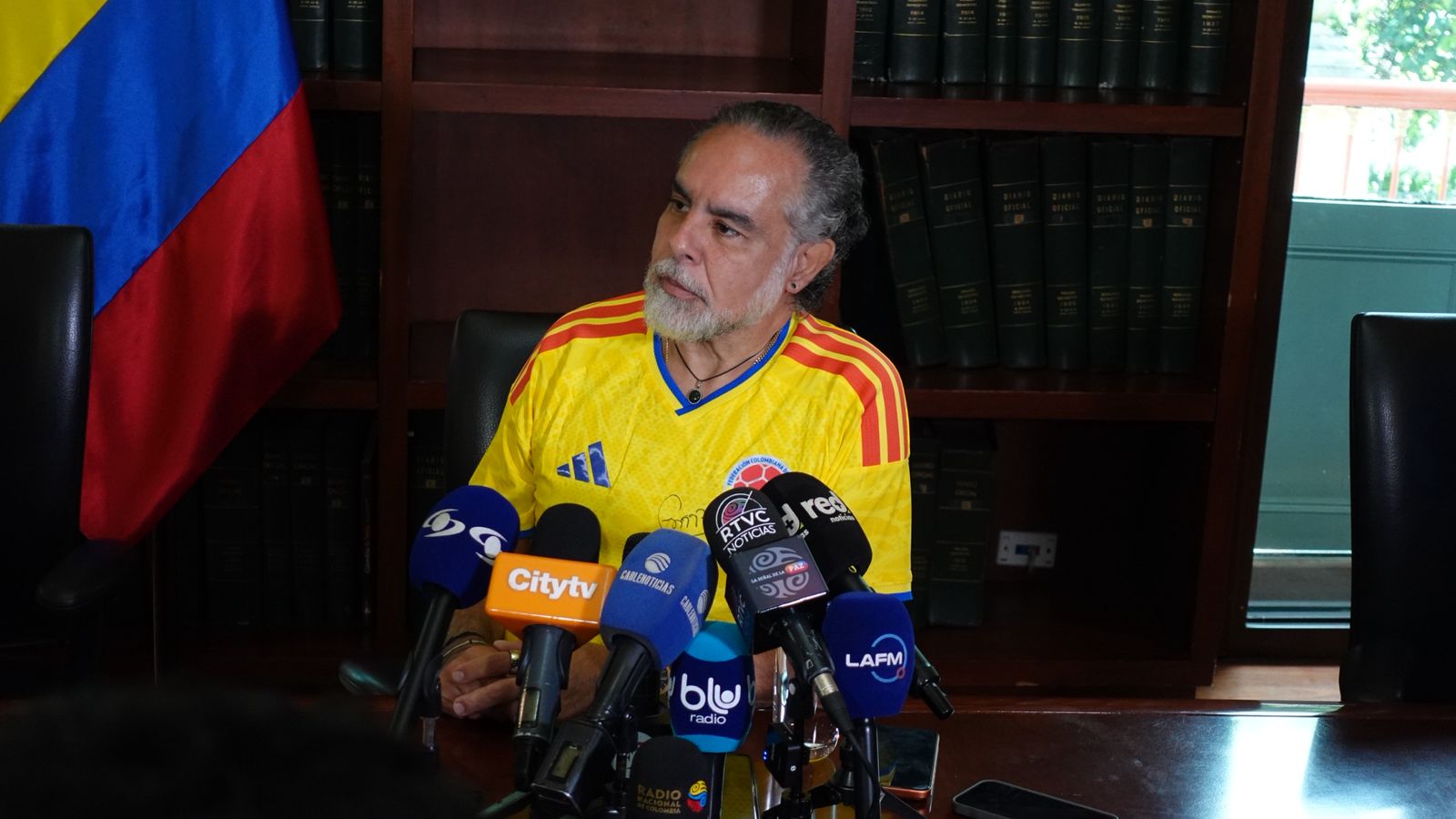 El presidente de la República, Gustavo Petro, junto a todo el gabinete, firmó el decreto 0612 por medio del cual se dictan las disposiciones para la jornada electoral del próximo 21 de junio.