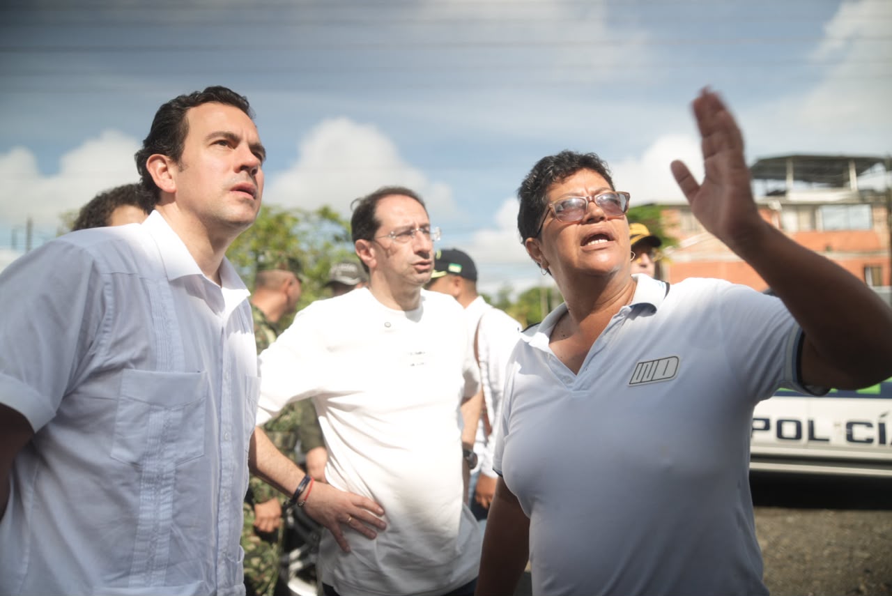 El vicepresidente de la República, José Manuel Restrepo, y el ministro del Interior, Rodrigo Lara, visitaron las subregiones del Baudó y Unión Panamericana, para coordinar acciones que permitan superar la emergencia ocasionada por el terremoto del pasado lunes.
