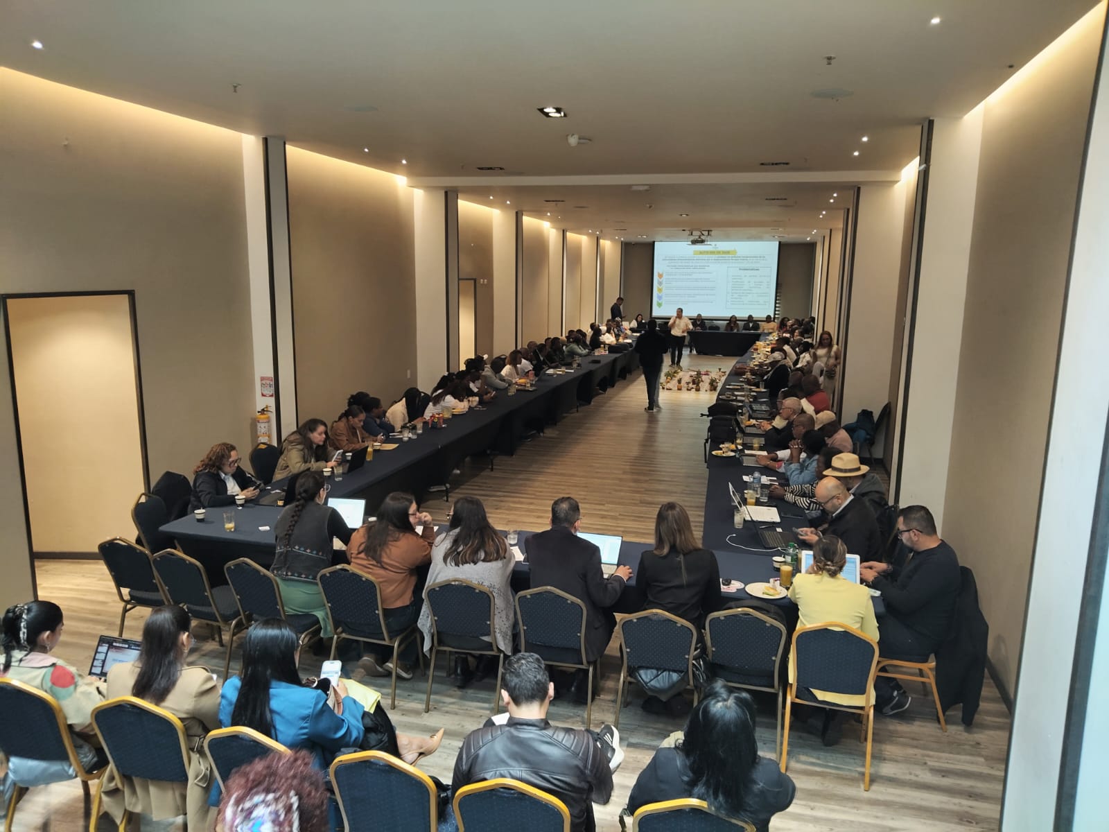 El Ministerio del Interior avanza en una jornada de descongestión de impugnaciones relacionadas con la elección de juntas directivas o de gobierno de consejos comunitarios, con el propósito de dar respuesta a las controversias que permanecen pendientes desde 2025 y contribuir al fortalecimiento de sus procesos organizativos.